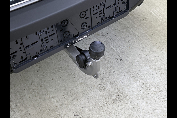 Mercedes-Benz EQA 250+ Business Solution AMG 71 kWh | Premium pakket | Nightpakket | Trekhaak | Panoramaschuifdak | Smartphone integratie | 360° camera | Sierdelen in Star Pattern | Burmester Surround Sound |