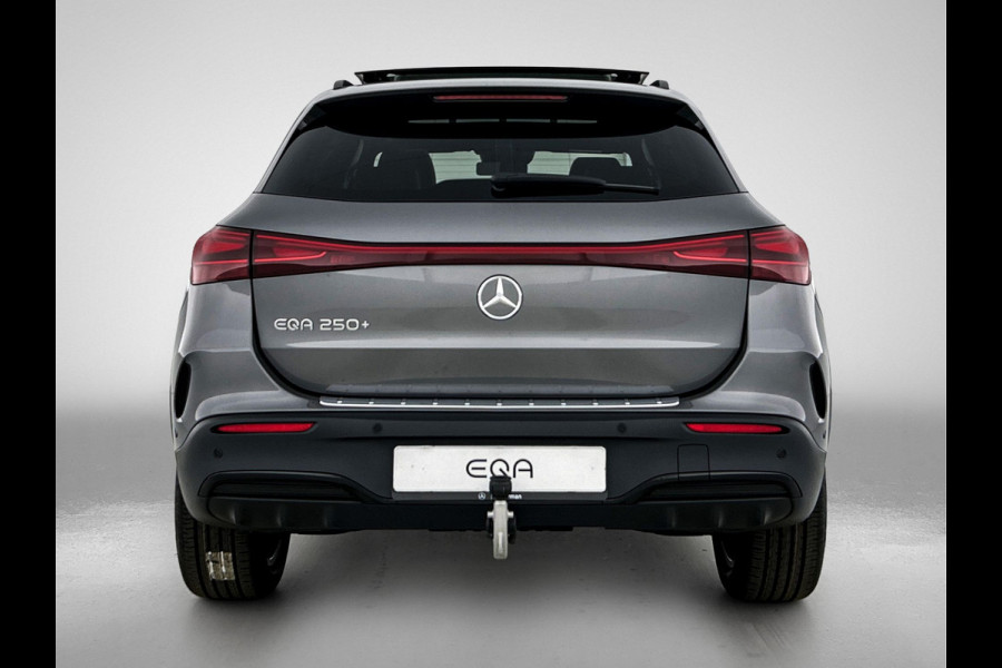 Mercedes-Benz EQA 250+ Business Solution AMG 71 kWh | Premium pakket | Nightpakket | Trekhaak | Panoramaschuifdak | Smartphone integratie | 360° camera | Sierdelen in Star Pattern | Burmester Surround Sound |