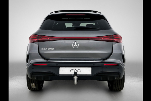 Mercedes-Benz EQA 250+ Business Solution AMG 71 kWh | Premium pakket | Nightpakket | Trekhaak | Panoramaschuifdak | Smartphone integratie | 360° camera | Sierdelen in Star Pattern | Burmester Surround Sound |