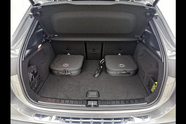 Mercedes-Benz EQA 250+ Business Solution AMG 71 kWh | Premium pakket | Nightpakket | Trekhaak | Panoramaschuifdak | Smartphone integratie | 360° camera | Sierdelen in Star Pattern | Burmester Surround Sound |