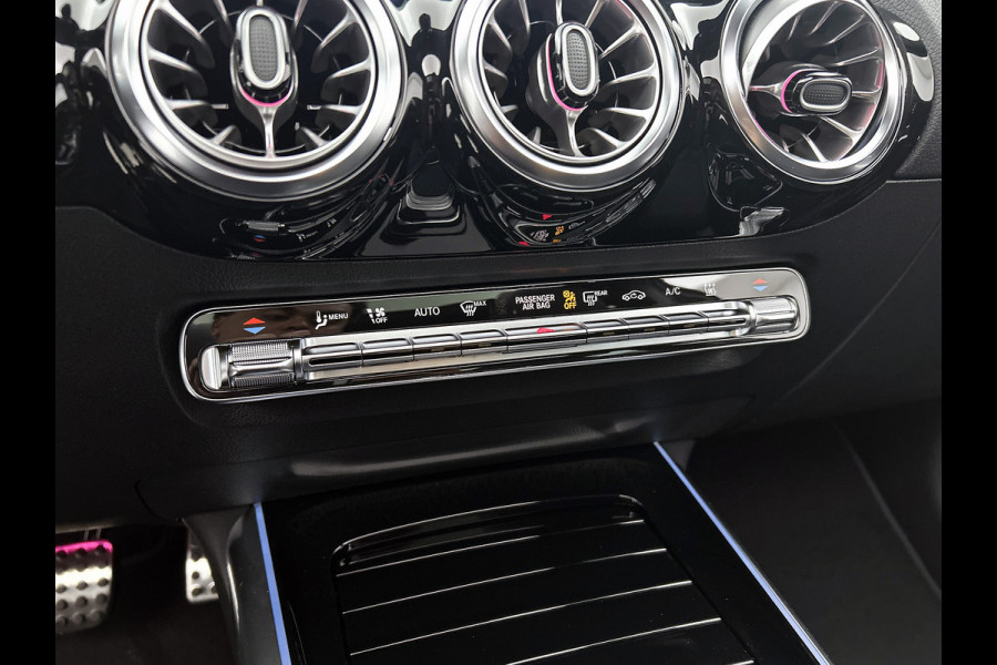 Mercedes-Benz EQA 250+ Business Solution AMG 71 kWh | Premium pakket | Nightpakket | Trekhaak | Panoramaschuifdak | Smartphone integratie | 360° camera | Sierdelen in Star Pattern | Burmester Surround Sound |