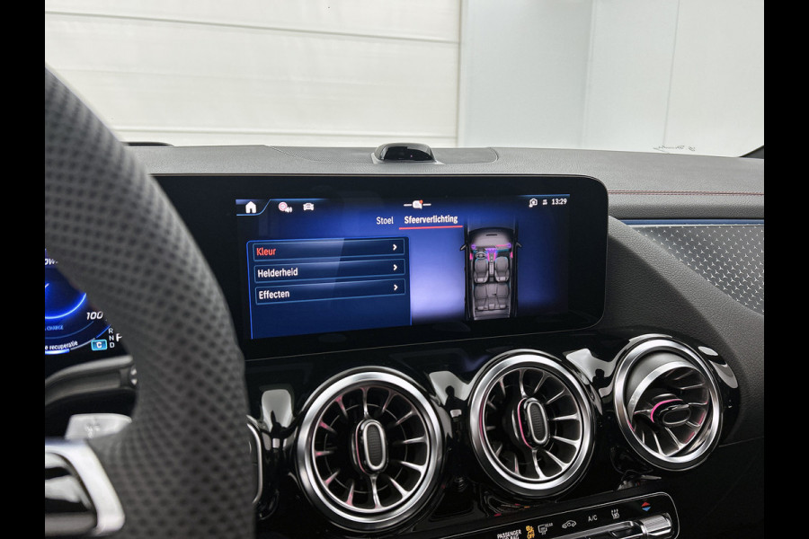 Mercedes-Benz EQA 250+ Business Solution AMG 71 kWh | Premium pakket | Nightpakket | Trekhaak | Panoramaschuifdak | Smartphone integratie | 360° camera | Sierdelen in Star Pattern | Burmester Surround Sound |