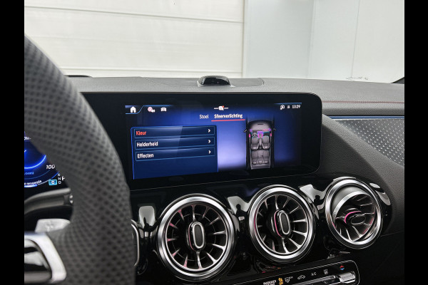 Mercedes-Benz EQA 250+ Business Solution AMG 71 kWh | Premium pakket | Nightpakket | Trekhaak | Panoramaschuifdak | Smartphone integratie | 360° camera | Sierdelen in Star Pattern | Burmester Surround Sound |