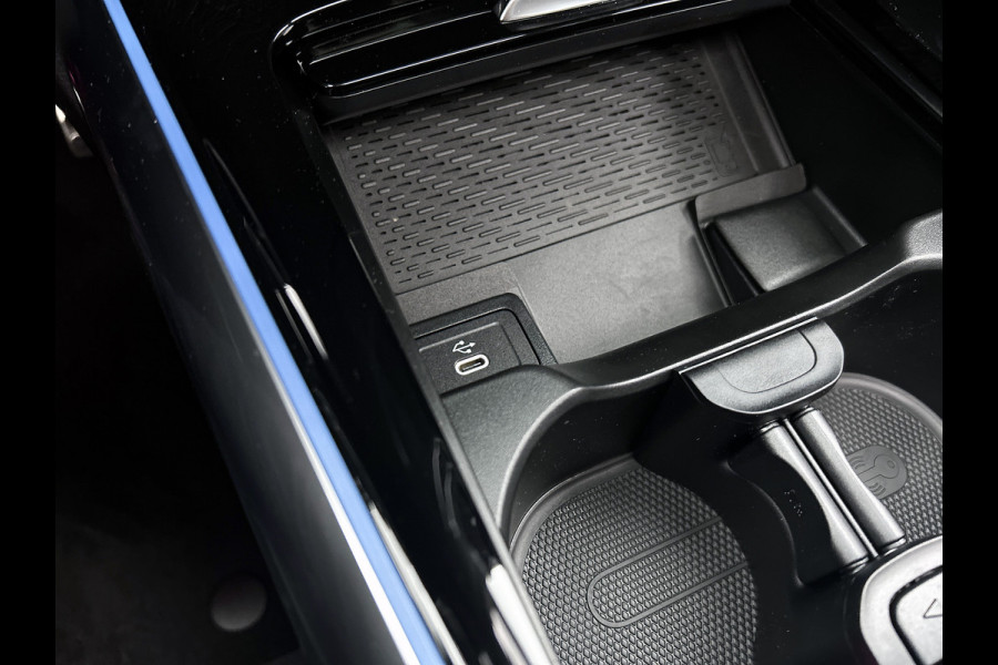 Mercedes-Benz EQA 250+ Business Solution AMG 71 kWh | Premium pakket | Nightpakket | Trekhaak | Panoramaschuifdak | Smartphone integratie | 360° camera | Sierdelen in Star Pattern | Burmester Surround Sound |