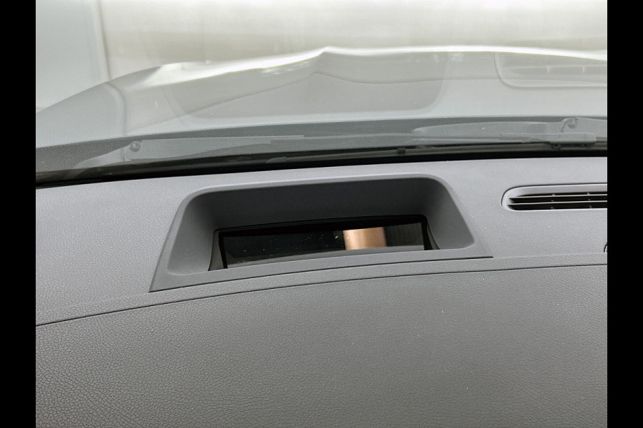 Mercedes-Benz EQA 250+ Business Solution AMG 71 kWh | Premium pakket | Nightpakket | Trekhaak | Panoramaschuifdak | Smartphone integratie | 360° camera | Sierdelen in Star Pattern | Burmester Surround Sound |