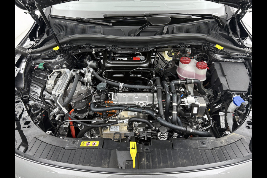 Mercedes-Benz EQA 250+ Business Solution AMG 71 kWh | Premium pakket | Nightpakket | Trekhaak | Panoramaschuifdak | Smartphone integratie | 360° camera | Sierdelen in Star Pattern | Burmester Surround Sound |