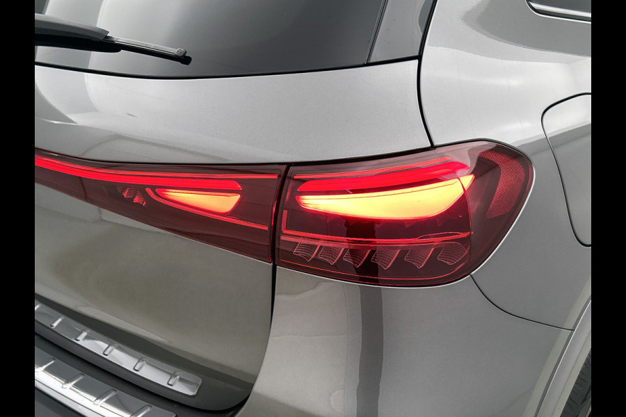 Mercedes-Benz EQA 250+ Business Solution AMG 71 kWh | Premium pakket | Nightpakket | Trekhaak | Panoramaschuifdak | Smartphone integratie | 360° camera | Sierdelen in Star Pattern | Burmester Surround Sound |