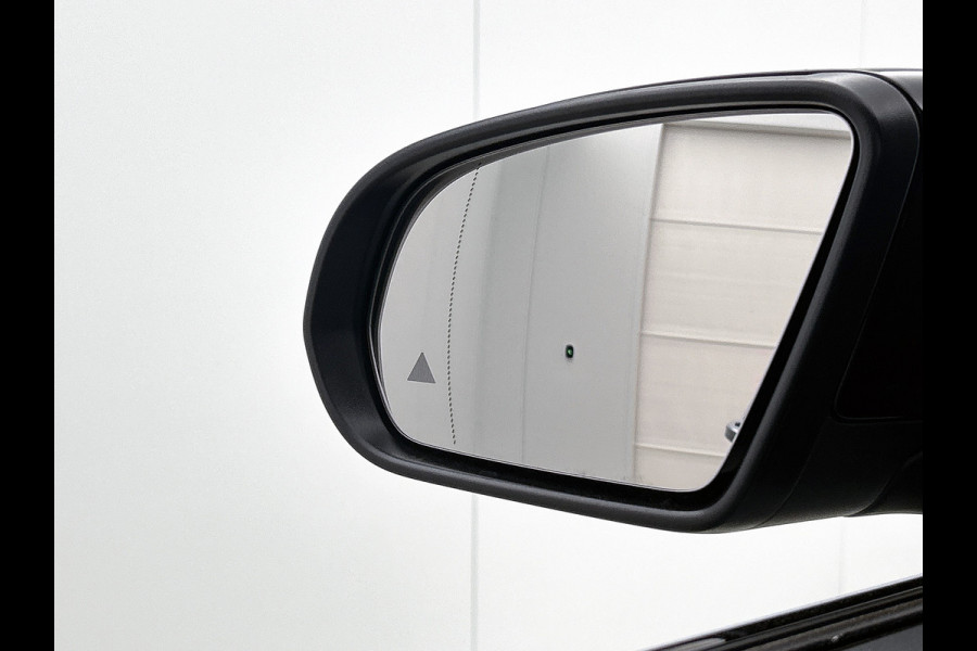 Mercedes-Benz EQA 250+ Business Solution AMG 71 kWh | Premium pakket | Nightpakket | Trekhaak | Panoramaschuifdak | Smartphone integratie | 360° camera | Sierdelen in Star Pattern | Burmester Surround Sound |