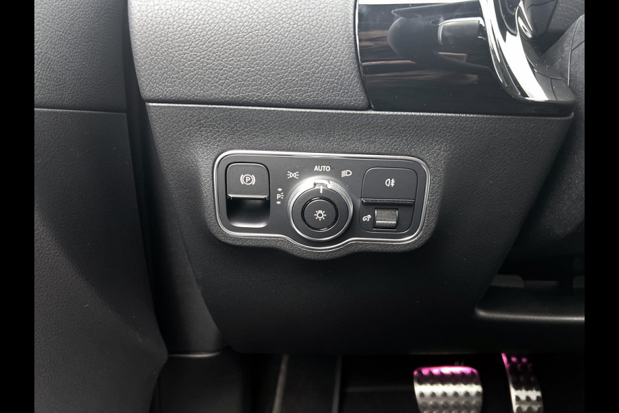 Mercedes-Benz EQA 250+ Business Solution AMG 71 kWh | Premium pakket | Nightpakket | Trekhaak | Panoramaschuifdak | Smartphone integratie | 360° camera | Sierdelen in Star Pattern | Burmester Surround Sound |