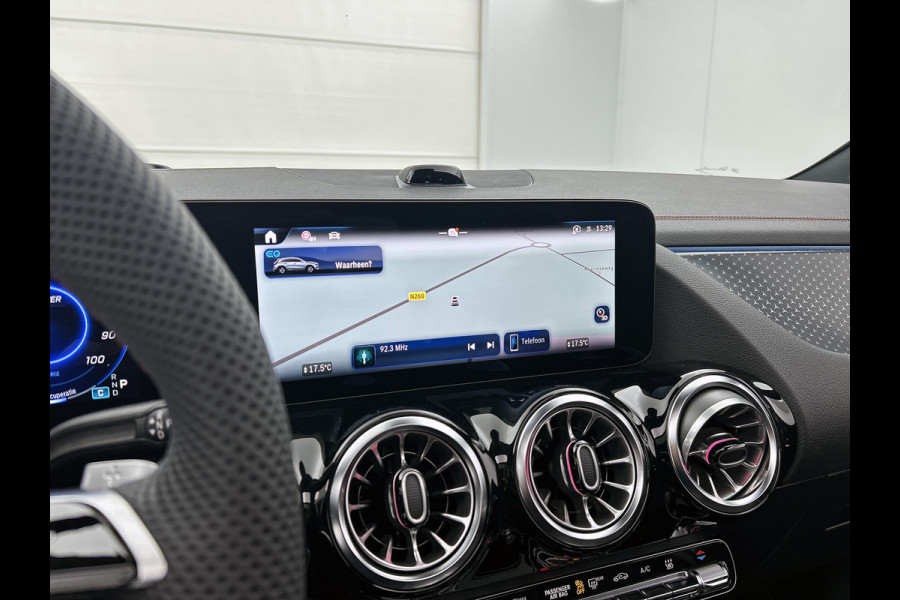 Mercedes-Benz EQA 250+ Business Solution AMG 71 kWh | Premium pakket | Nightpakket | Trekhaak | Panoramaschuifdak | Smartphone integratie | 360° camera | Sierdelen in Star Pattern | Burmester Surround Sound |