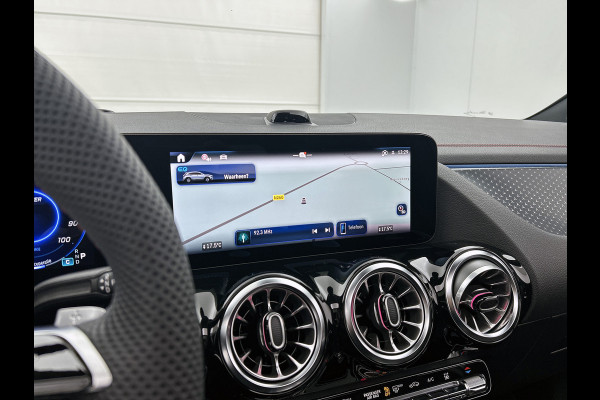 Mercedes-Benz EQA 250+ Business Solution AMG 71 kWh | Premium pakket | Nightpakket | Trekhaak | Panoramaschuifdak | Smartphone integratie | 360° camera | Sierdelen in Star Pattern | Burmester Surround Sound |