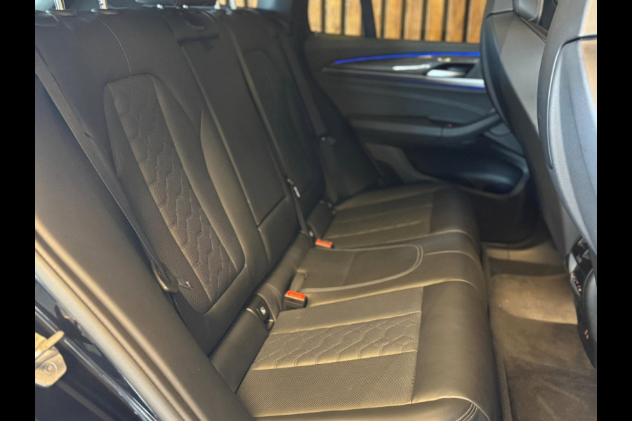 BMW X3 M / 360 Camera / H/K / HUD / Keyless / Stuurverwarming