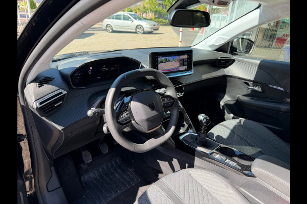 Peugeot 208 Peugeot 208 1.2 PureTech 100 Allure Navi / Camera V&A / Dodehoek / P-sensoren / APP connect