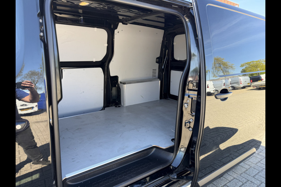 Opel Vivaro 1.5 CDTI L2H1 Selection / euro 6 / bpm vrij / vaste prijs rijklaar € 17.950 ex btw / lease vanaf € 302 / dubbele schuifdeur / zwart metallic / trekhaak / airco / cruise