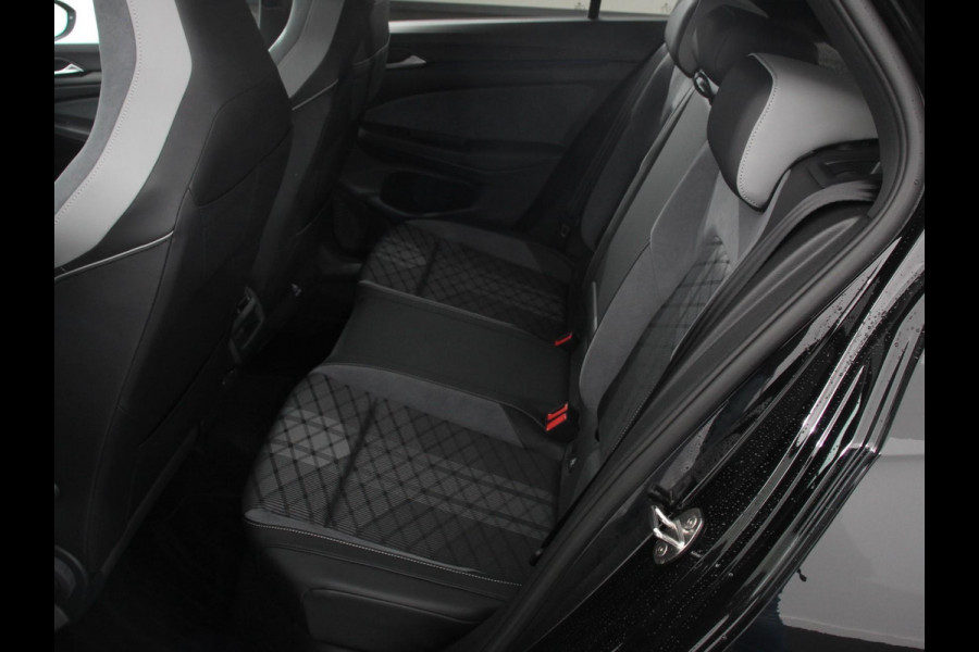 Volkswagen Golf 1.5 eTSI 150pk DSG R-Line Panorama dak Navigatie Apple Carplay/Android Auto Climate Control Camera Dab Extra Getint Glas Adaptive Cruise Control Virtual Cockpit Lichtmetalen Velgen