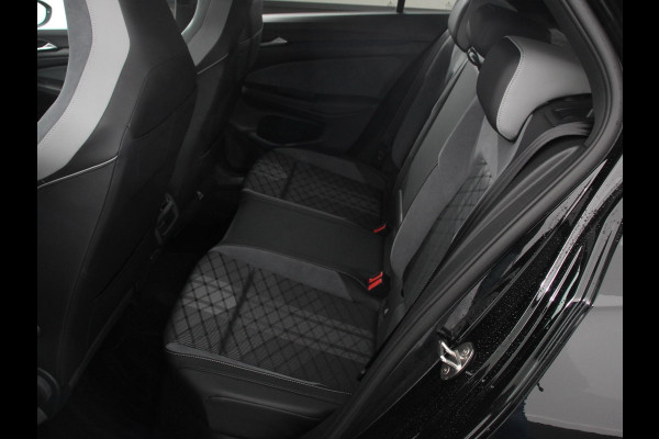 Volkswagen Golf 1.5 eTSI 150pk DSG R-Line Panorama dak Navigatie Apple Carplay/Android Auto Climate Control Camera Dab Extra Getint Glas Adaptive Cruise Control Virtual Cockpit Lichtmetalen Velgen