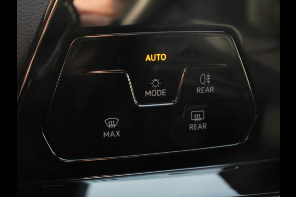 Volkswagen Golf 1.5 eTSI 150pk DSG R-Line Panorama dak Navigatie Apple Carplay/Android Auto Climate Control Camera Dab Extra Getint Glas Adaptive Cruise Control Virtual Cockpit Lichtmetalen Velgen
