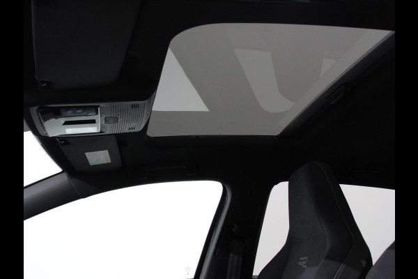 Volkswagen Golf 1.5 eTSI 150pk DSG R-Line Panorama dak Navigatie Apple Carplay/Android Auto Climate Control Camera Dab Extra Getint Glas Adaptive Cruise Control Virtual Cockpit Lichtmetalen Velgen