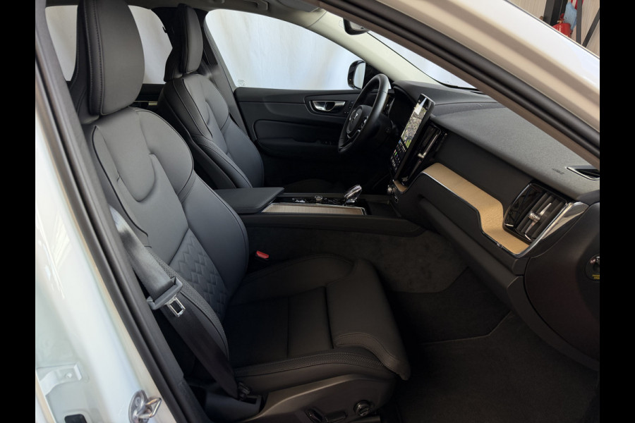 Volvo XC60 2.0 T6 AWD ULTRA DARK NW MODEL ELEK.TREKHAAK HARMAN KARDON HEADUP 360.CAM LEER SCHUIFDAK PHEV Plug in Hybrid ✅ Top Auto's Wijchen ,  Altijd een Ruim aanbod van Volvo's i  BUSINESS / CORE / BRIGHT / DARK / ULTRA DARK / PLUS DARK / BLACK EDITION  / ESSENTIAL / T6 / T8 ✅