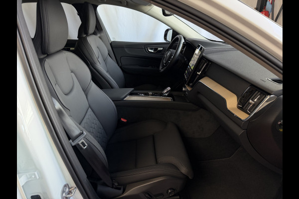 Volvo XC60 2.0 T6 AWD ULTRA DARK NW MODEL ELEK.TREKHAAK HARMAN KARDON HEADUP 360.CAM LEER SCHUIFDAK PHEV Plug in Hybrid ✅ Top Auto's Wijchen ,  Altijd een Ruim aanbod van Volvo's i  BUSINESS / CORE / BRIGHT / DARK / ULTRA DARK / PLUS DARK / BLACK EDITION  / ESSENTIAL / T6 / T8 ✅