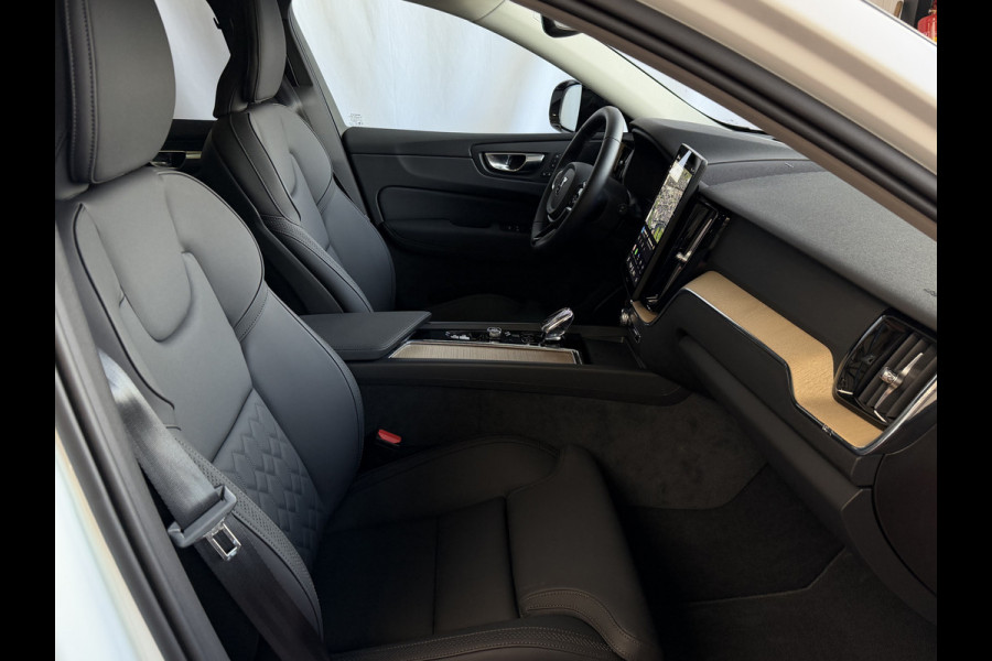 Volvo XC60 2.0 T6 AWD ULTRA DARK NW MODEL ELEK.TREKHAAK HARMAN KARDON HEADUP 360.CAM LEER SCHUIFDAK PHEV Plug in Hybrid ✅ Top Auto's Wijchen ,  Altijd een Ruim aanbod van Volvo's i  BUSINESS / CORE / BRIGHT / DARK / ULTRA DARK / PLUS DARK / BLACK EDITION  / ESSENTIAL / T6 / T8 ✅