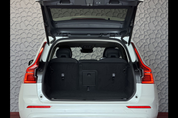 Volvo XC60 2.0 T6 AWD ULTRA DARK NW MODEL ELEK.TREKHAAK HARMAN KARDON HEADUP 360.CAM LEER SCHUIFDAK PHEV Plug in Hybrid ✅ Top Auto's Wijchen ,  Altijd een Ruim aanbod van Volvo's i  BUSINESS / CORE / BRIGHT / DARK / ULTRA DARK / PLUS DARK / BLACK EDITION  / ESSENTIAL / T6 / T8 ✅