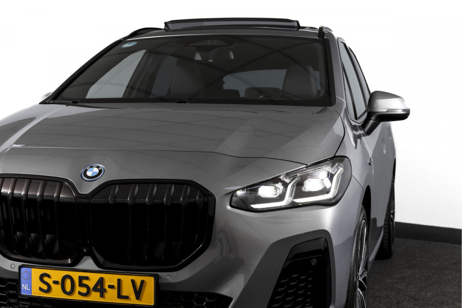 BMW 2 Serie Active Tourer 225e xDrive 245 PK M-Sport - Automaat Org. NL | S/K-Panodak | Shadow Line | Innovation Pakket | Dig. Cockpit | Adapt. Cruise | 360 Camera | NAV + App. Connect | ECC | Elek. Klep | Elek. Trekhaak | LM19" |