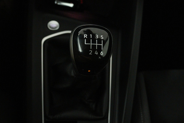 Volkswagen Golf 1.5 TSI Style (CARPLAY, CAMERA, MASSAGE STOELEN, ADAPTIVE CRUISE, CARPLAY, GOED ONDERHOUDEN)