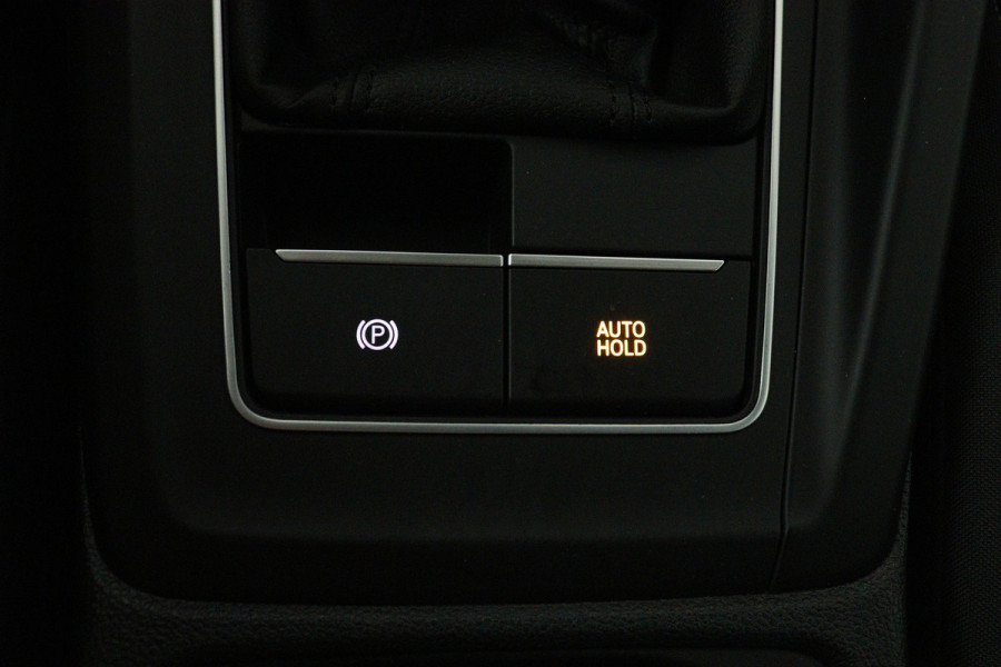 Volkswagen Golf 1.5 TSI Style (CARPLAY, CAMERA, MASSAGE STOELEN, ADAPTIVE CRUISE, CARPLAY, GOED ONDERHOUDEN)
