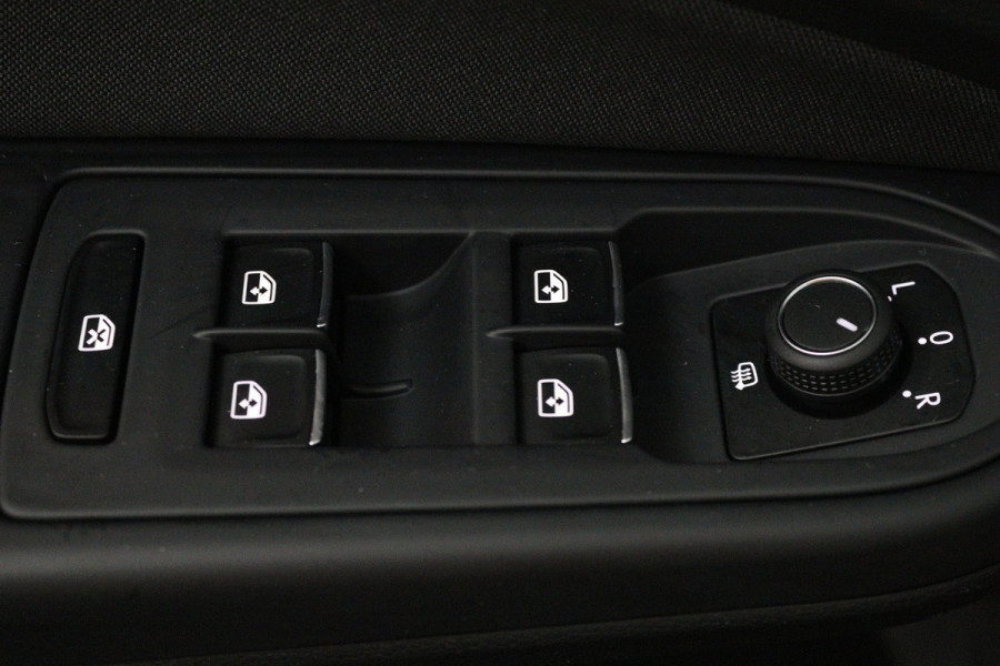 Volkswagen Golf 1.5 TSI Style (CARPLAY, CAMERA, MASSAGE STOELEN, ADAPTIVE CRUISE, CARPLAY, GOED ONDERHOUDEN)