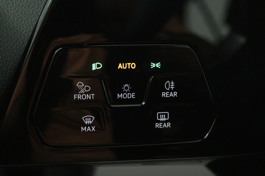 Volkswagen Golf 1.5 TSI Style (CARPLAY, CAMERA, MASSAGE STOELEN, ADAPTIVE CRUISE, CARPLAY, GOED ONDERHOUDEN)