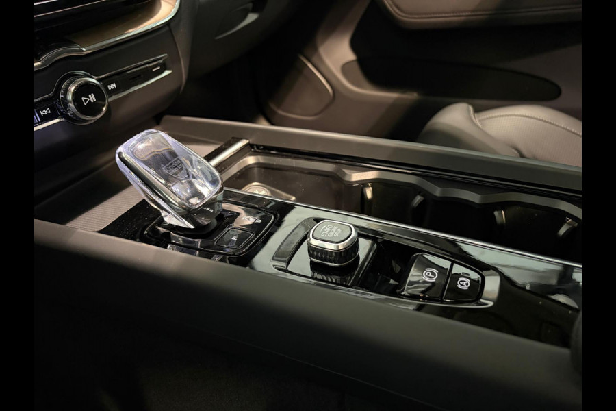 Volvo XC60 T6 Aut. Ultra Dark Luchtvering 360camera Stoelverwarming 350pk