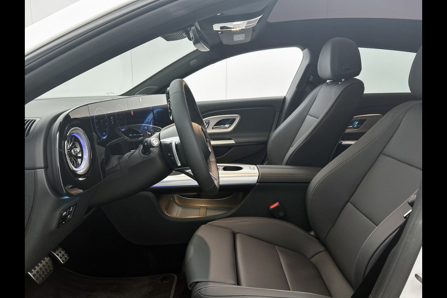 Mercedes-Benz CLA-Klasse Shooting Brake 200 Business Solution AMG 58 kWh | Premium Pakket | Winterpakket | Nightpakket | Trekhaak | MBUX Augmented Reality navigatie | Smartphone integratie | Vast panoramadak | Massagefunctie | Warmtewerend, donkergetint glas |