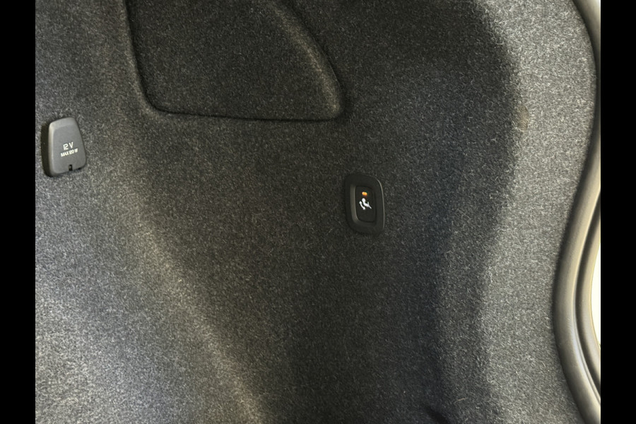 Volvo XC40 1.5 T5 Recharge Inscription | Leder | Camera | Trekhaak | Stoel/Stuurverw.