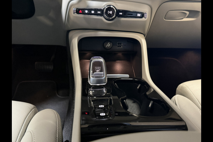 Volvo XC40 1.5 T5 Recharge Inscription | Leder | Camera | Trekhaak | Stoel/Stuurverw.
