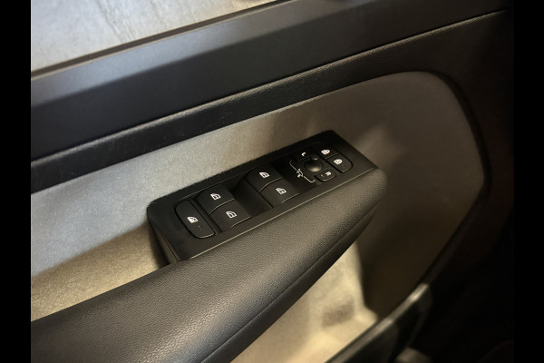 Volvo XC40 1.5 T5 Recharge Inscription | Leder | Camera | Trekhaak | Stoel/Stuurverw.
