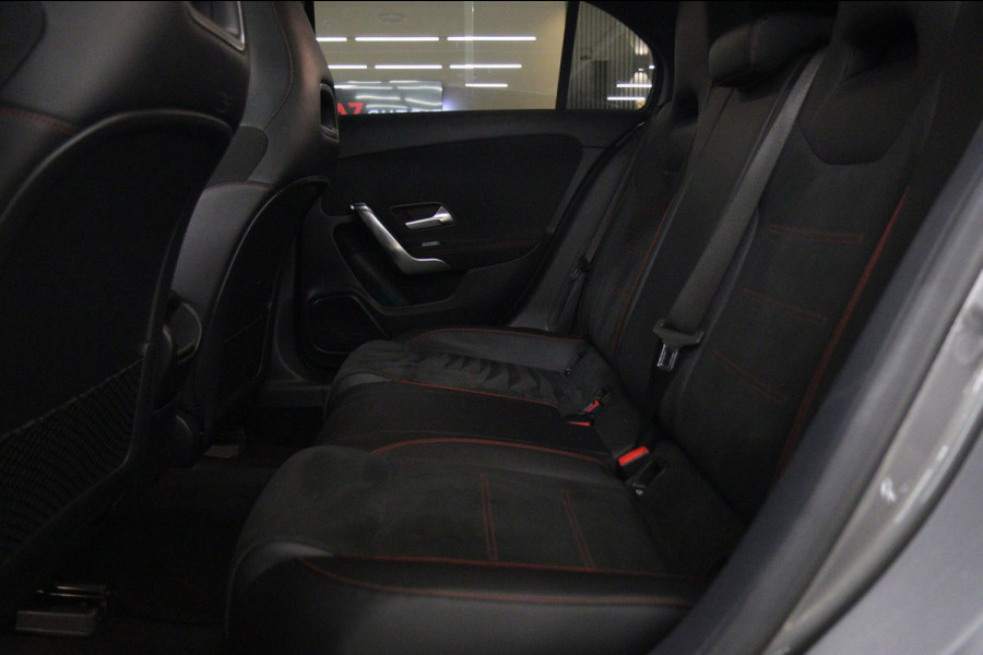 Mercedes-Benz A-Klasse 200 Business Solution AMG Pano/Carplay/Sfeerver/Acc/Stoelver/Cam/VOL