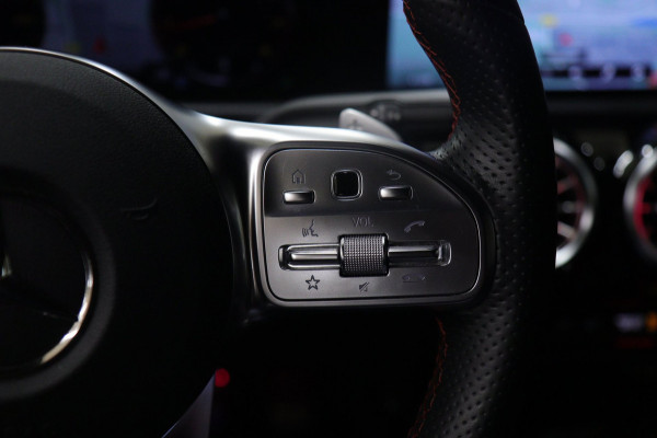 Mercedes-Benz A-Klasse 200 Business Solution AMG Pano/Carplay/Sfeerver/Acc/Stoelver/Cam/VOL