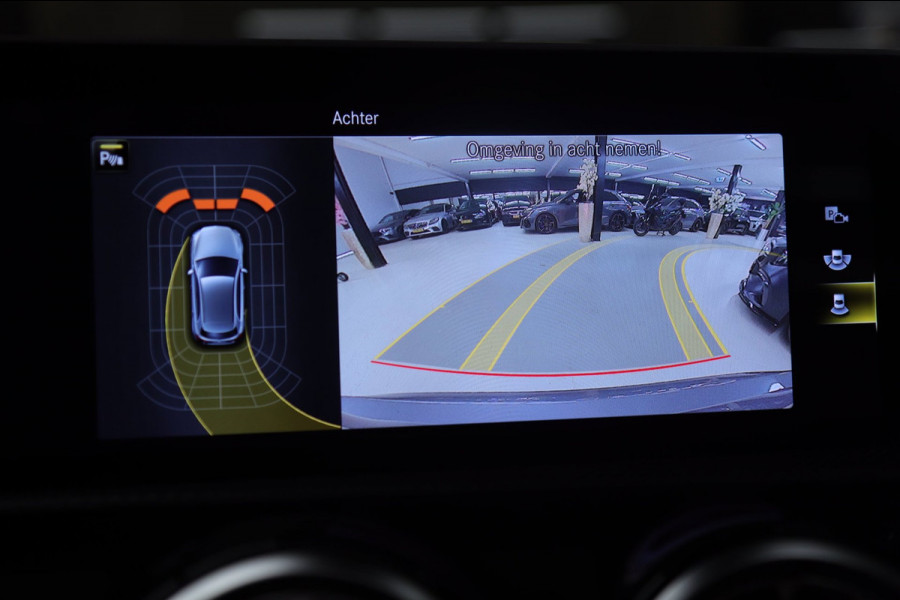 Mercedes-Benz A-Klasse 200 Business Solution AMG Pano/Carplay/Sfeerver/Acc/Stoelver/Cam/VOL