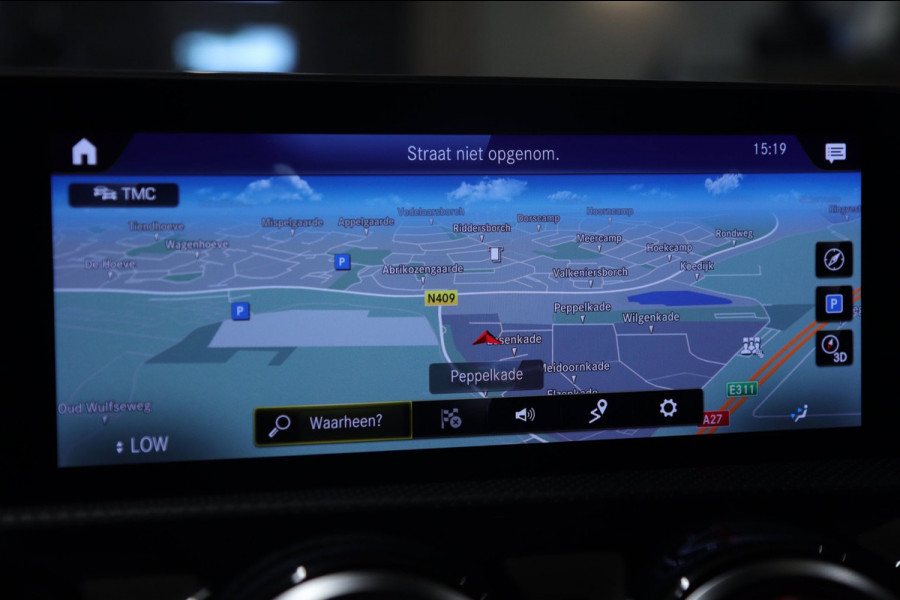Mercedes-Benz A-Klasse 200 Business Solution AMG Pano/Carplay/Sfeerver/Acc/Stoelver/Cam/VOL
