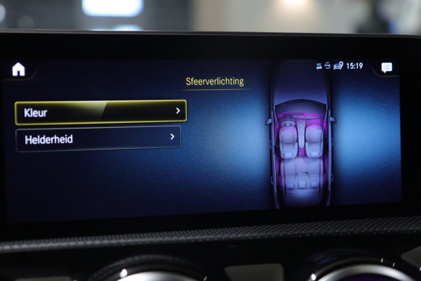 Mercedes-Benz A-Klasse 200 Business Solution AMG Pano/Carplay/Sfeerver/Acc/Stoelver/Cam/VOL