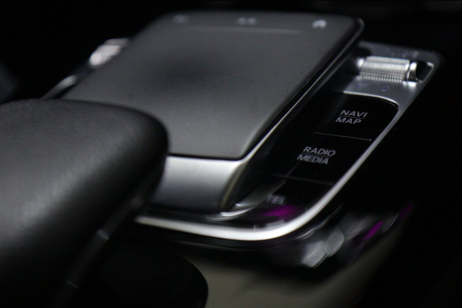 Mercedes-Benz A-Klasse 200 Business Solution AMG Pano/Carplay/Sfeerver/Acc/Stoelver/Cam/VOL