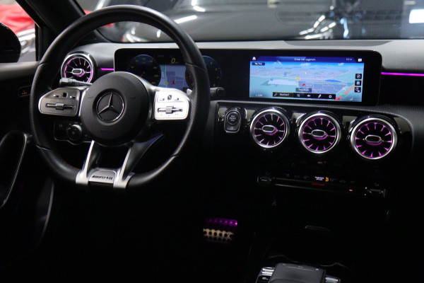 Mercedes-Benz A-Klasse 200 Business Solution AMG Pano/Carplay/Sfeerver/Acc/Stoelver/Cam/VOL