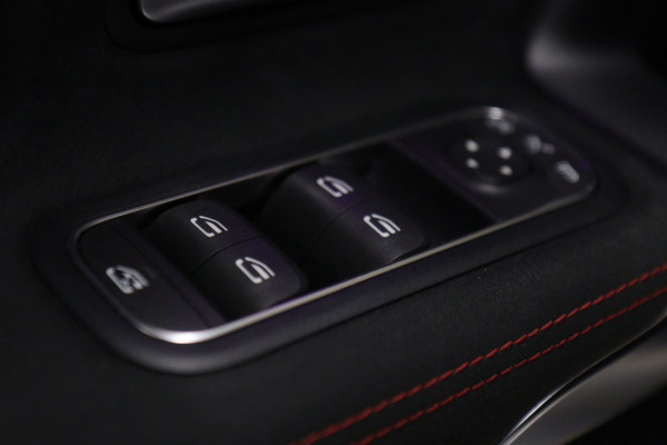 Mercedes-Benz A-Klasse 200 Business Solution AMG Pano/Carplay/Sfeerver/Acc/Stoelver/Cam/VOL