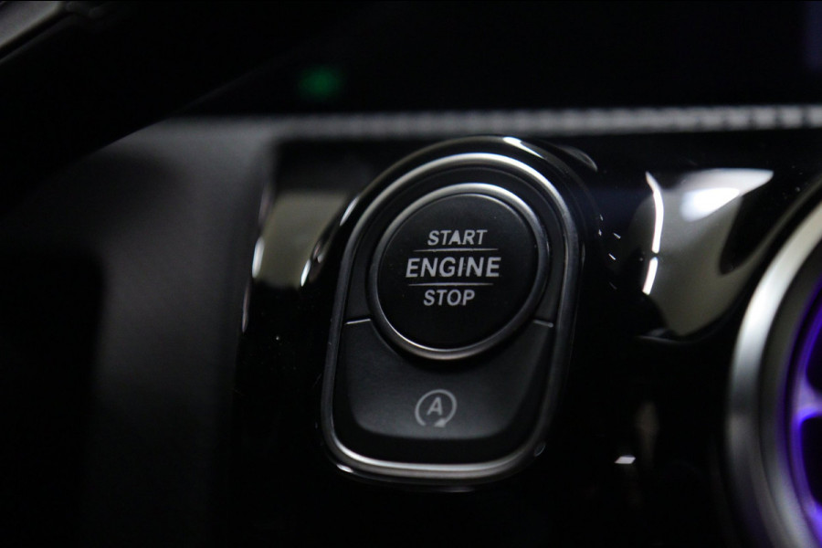 Mercedes-Benz A-Klasse 200 Business Solution AMG Pano/Carplay/Sfeerver/Acc/Stoelver/Cam/VOL