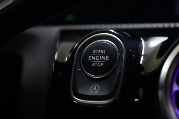 Mercedes-Benz A-Klasse 200 Business Solution AMG Pano/Carplay/Sfeerver/Acc/Stoelver/Cam/VOL