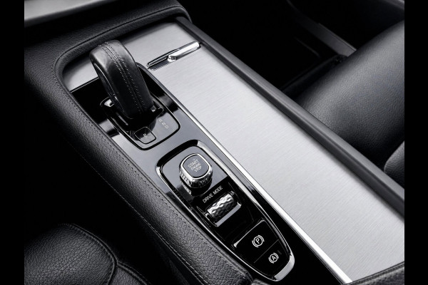 Volvo XC90 2.0 T8 Recharge AWD R-Design | Pilot Assist | Stoelverwarming | Carplay | Black on black