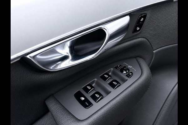Volvo XC90 2.0 T8 Recharge AWD R-Design | Pilot Assist | Stoelverwarming | Carplay | Black on black