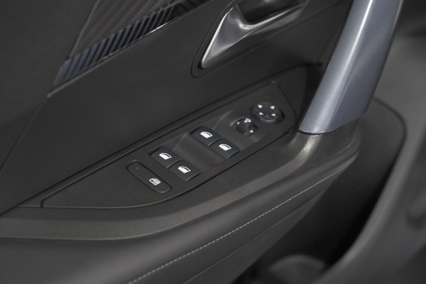 Peugeot 2008 PureTech 130 Blue Lease Allure | Camera | Navigatie | Parkeersensoren | Apple Carplay