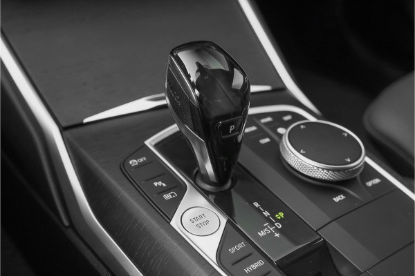 BMW 3-serie 330e High Executive M-Sport Parkeerhulp M-Remmen CarPlay